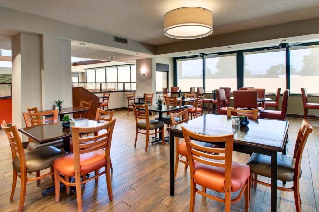 Drury Inn & Suites Evansville East - Image 4