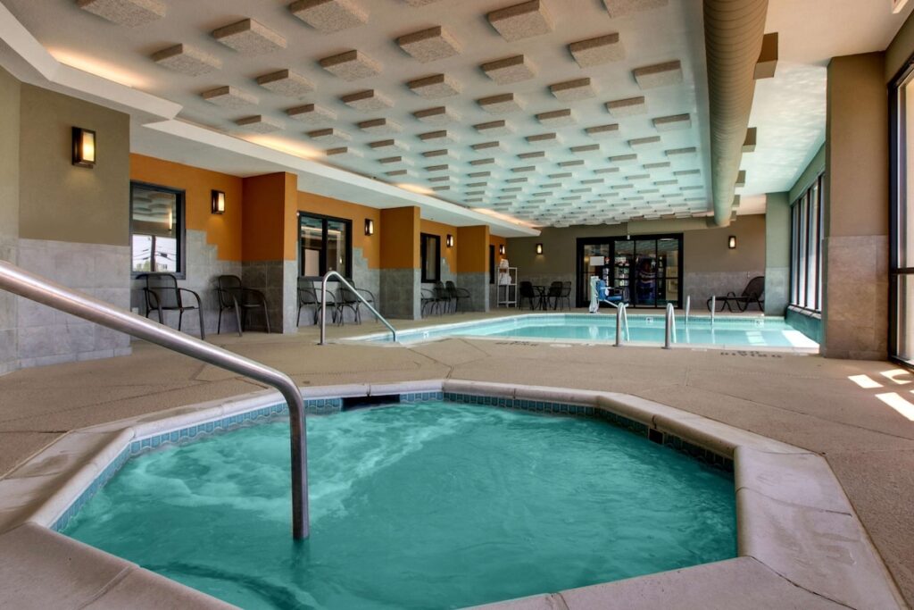 Drury Inn & Suites Greensboro - Image 4