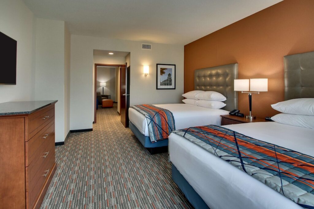 Drury Inn & Suites Iowa City Coralville - Image 3