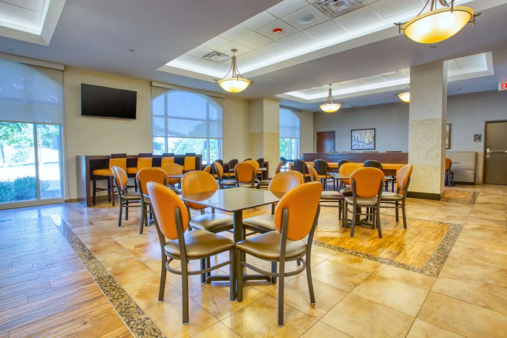 Drury Inn & Suites San Antonio Near La Cantera - Image 4