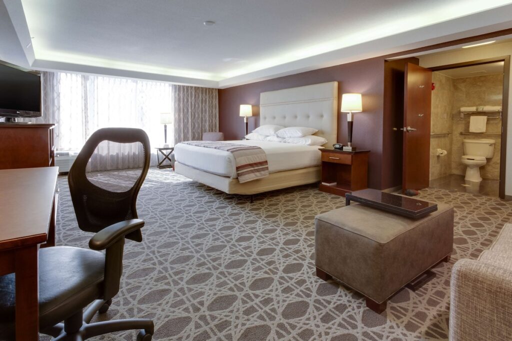 Drury Inn & Suites Overland Park - Image 5