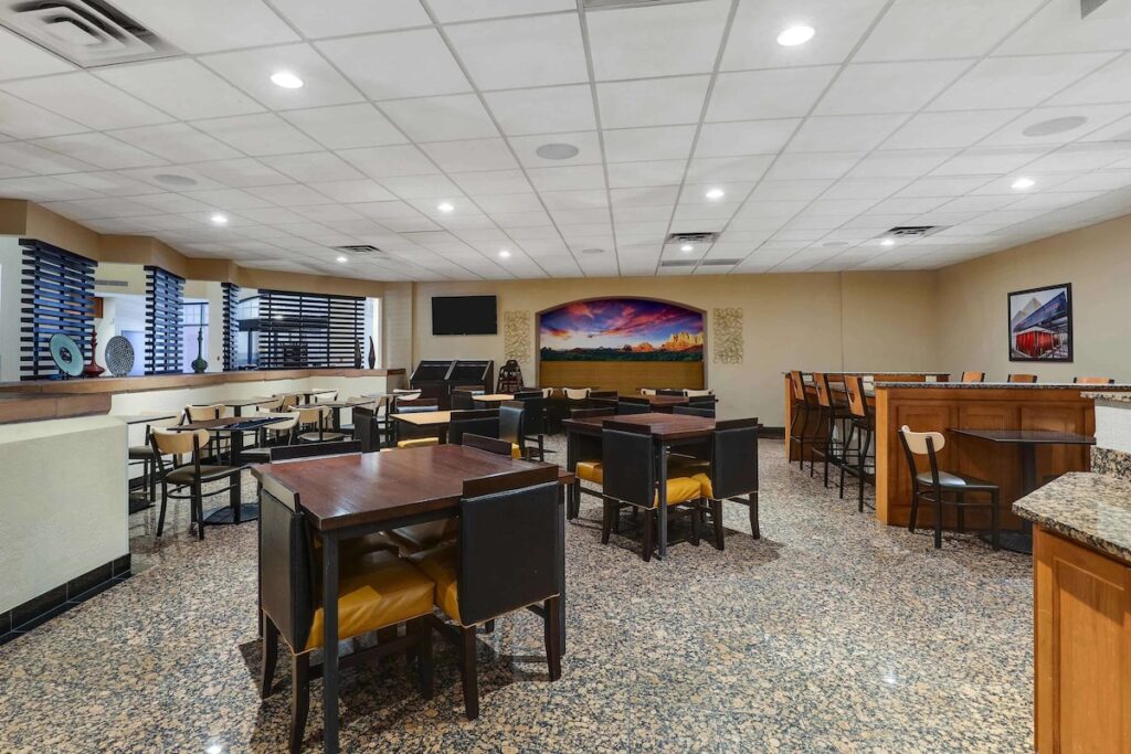 Drury Inn & Suites Phoenix Airport - Image 4