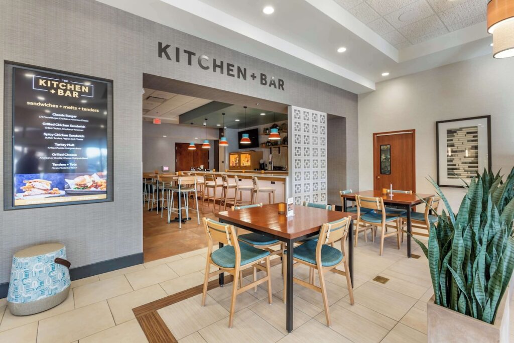 Drury Plaza Hotel Phoenix Tempe - Image 4