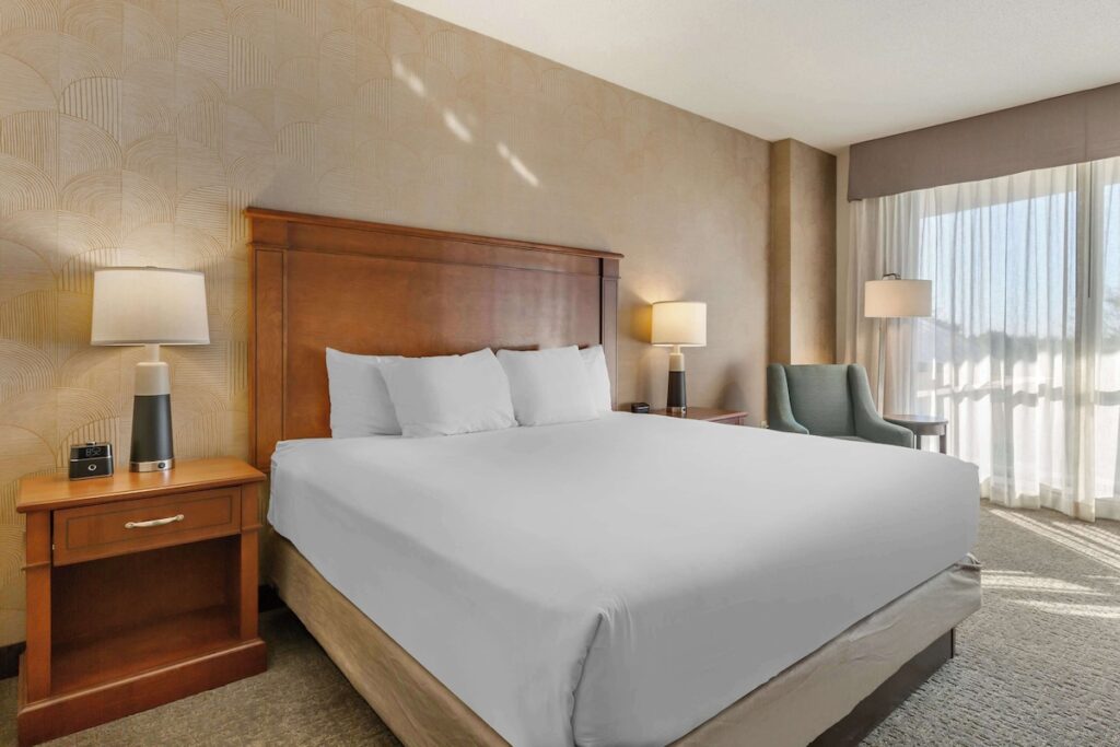 Drury Plaza Hotel Phoenix Tempe - Image 2