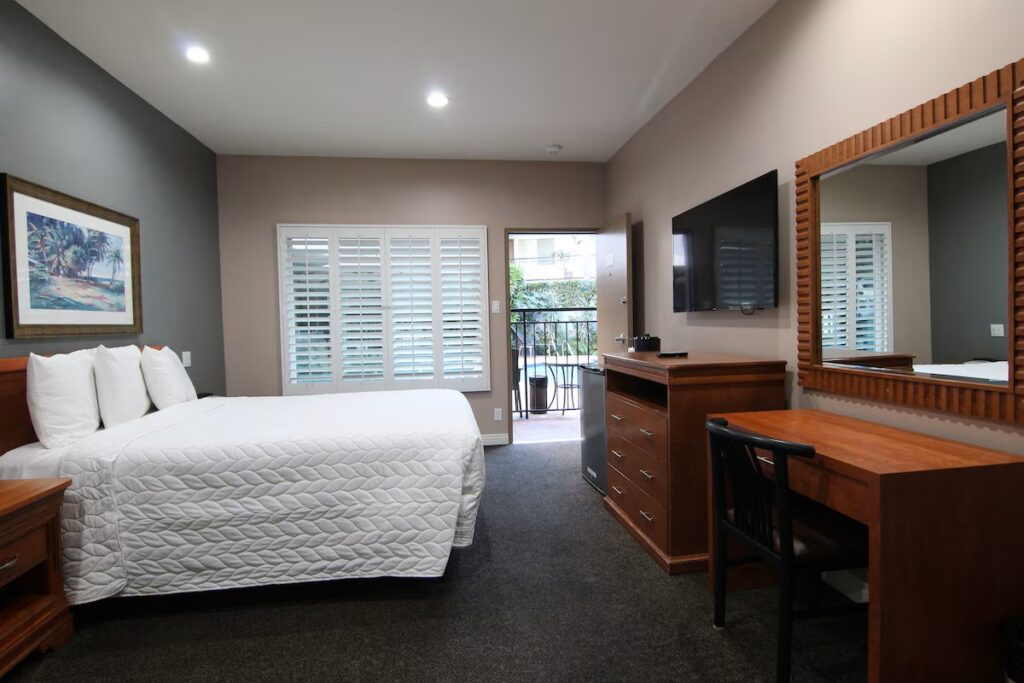 Dunes Inn - Wilshire - Image 2