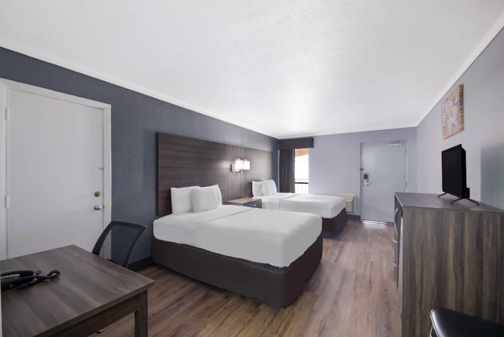 Econo Lodge Austin North near The Domain - Image 3