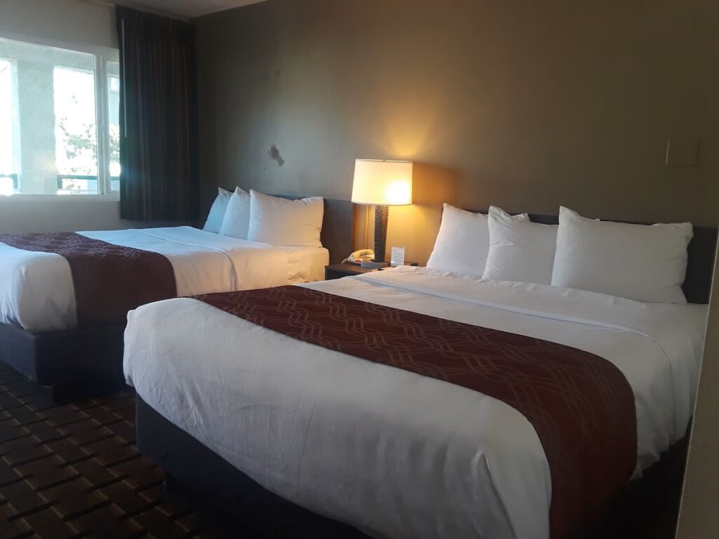 Econo Lodge Colorado Springs Downtown - Image 2