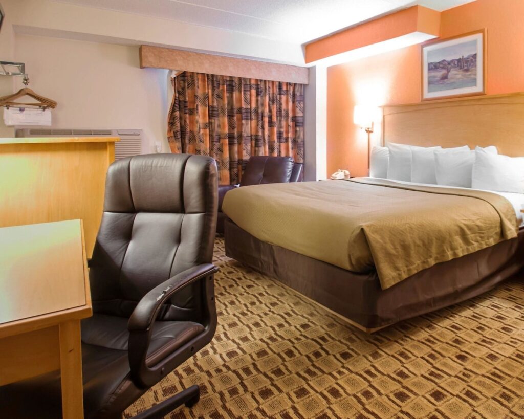 Econo Lodge Kansas City Downtown North - Image 3