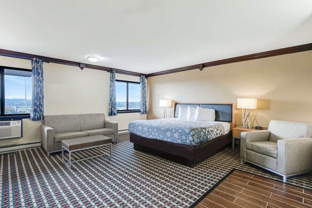 Econo Lodge Madison East - Image 2