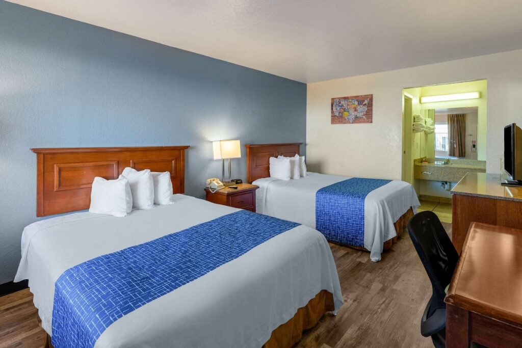 Econo Lodge Phoenix North I-17 - Image 2