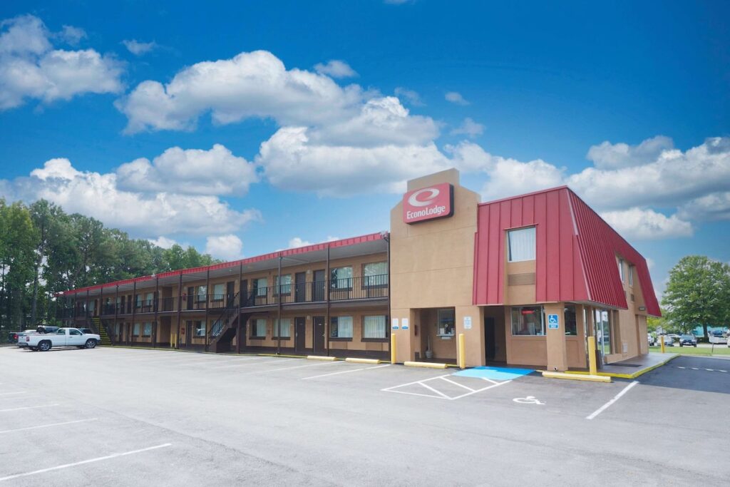 Econo Lodge Virginia Beach Town Center - Image 2