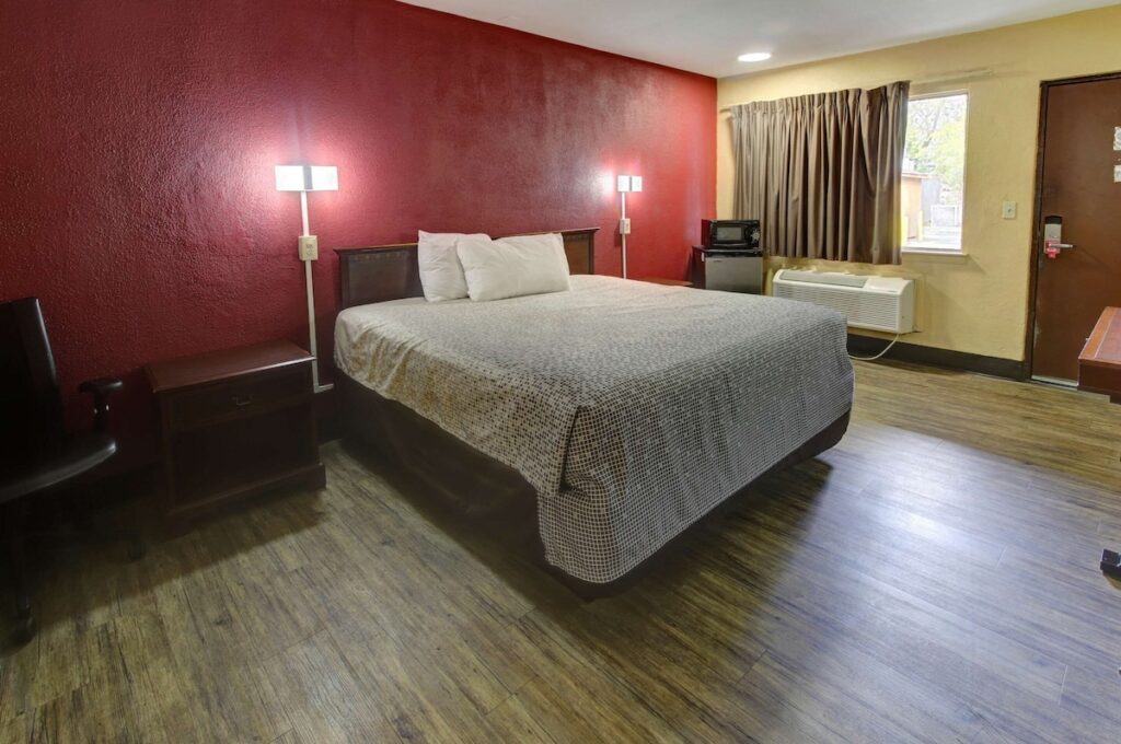 Econo Lodge Virginia Beach Town Center - Image 3