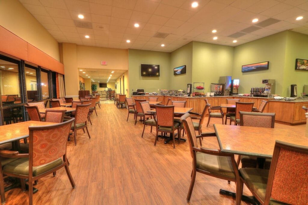 Edgewater Hotel and Conference Center - Image 4