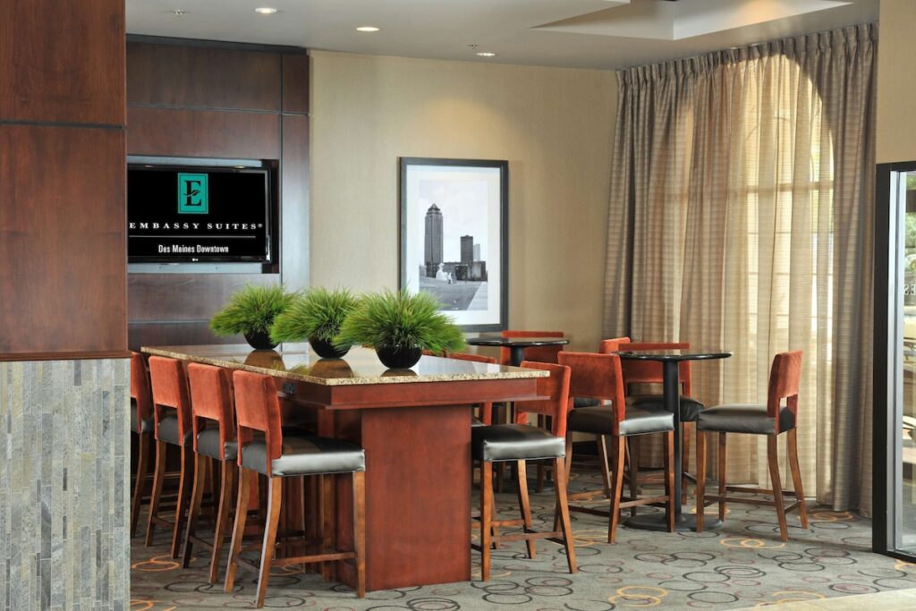 Embassy Suites Des Moines Downtown - Image 4