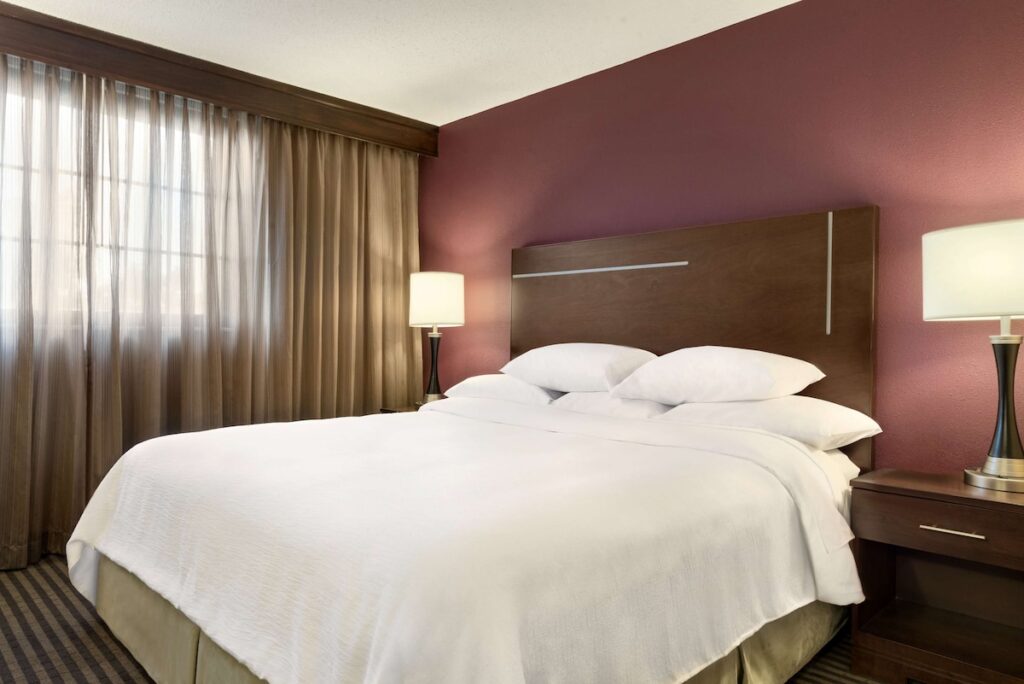 Embassy Suites Des Moines Downtown - Image 2