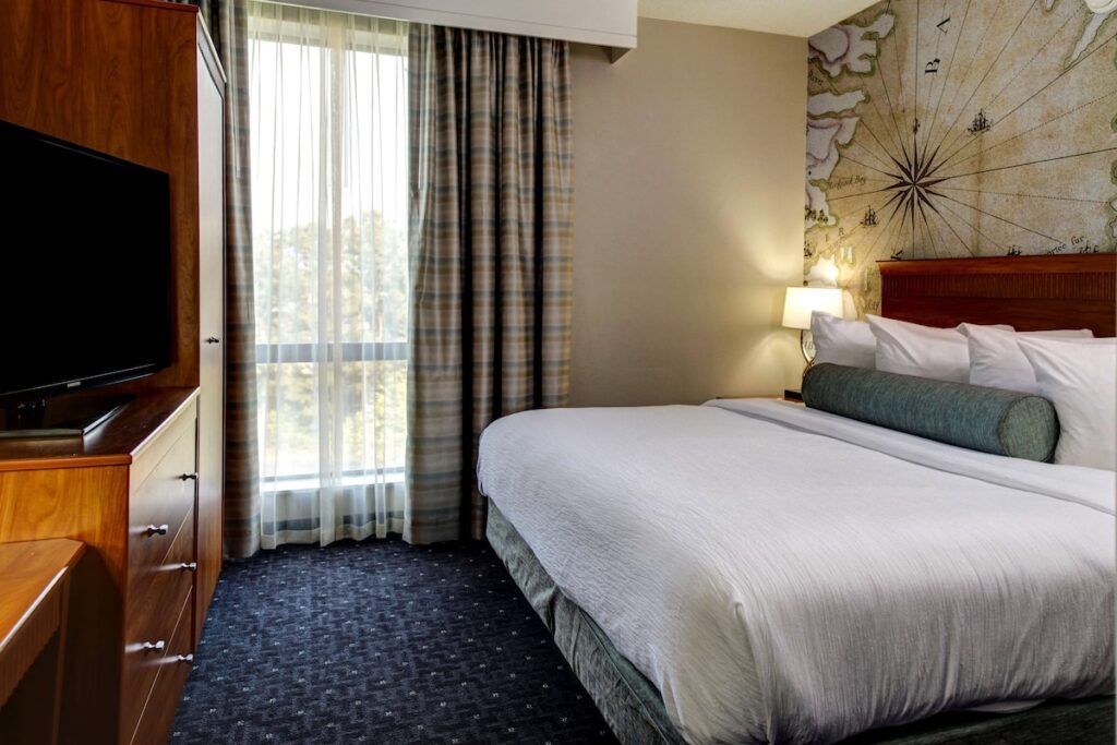 Embassy Suites Williamsburg - Image 3