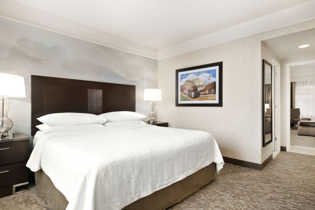 Embassy Suites by Hilton Chicago North Shore Deerfield - Image 2