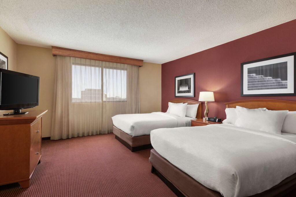 Embassy Suites by Hilton Kansas City International Airport - Image 5
