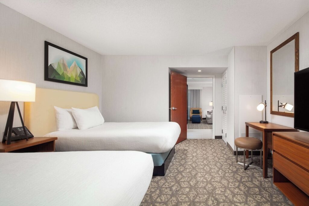 Embassy Suites by Hilton Portland Airport - Image 2