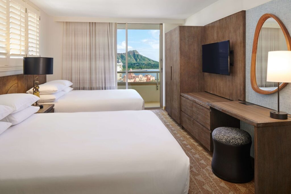 Embassy Suites by Hilton Waikiki Beach Walk - Image 4