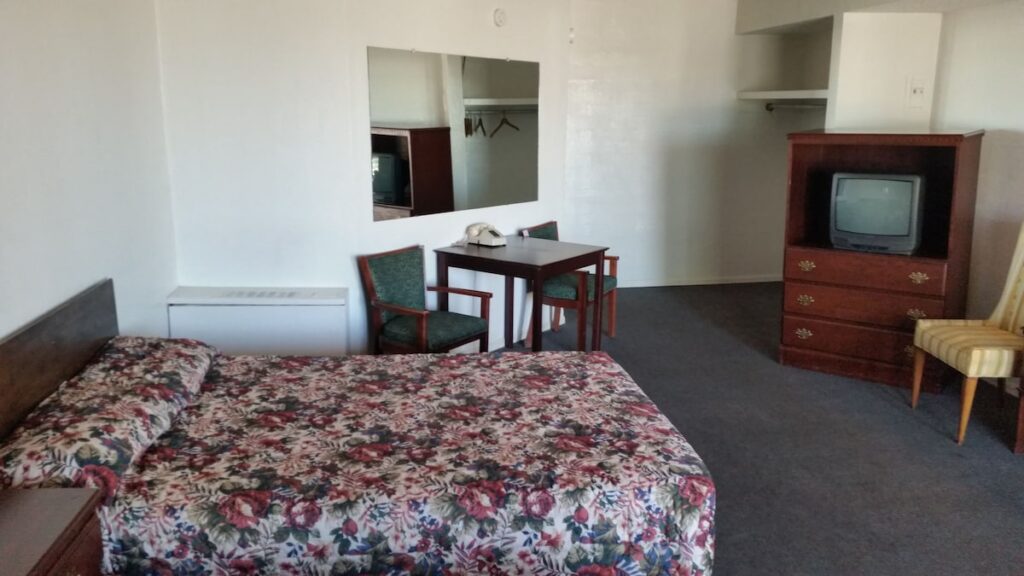 Essex House Motel - Image 2