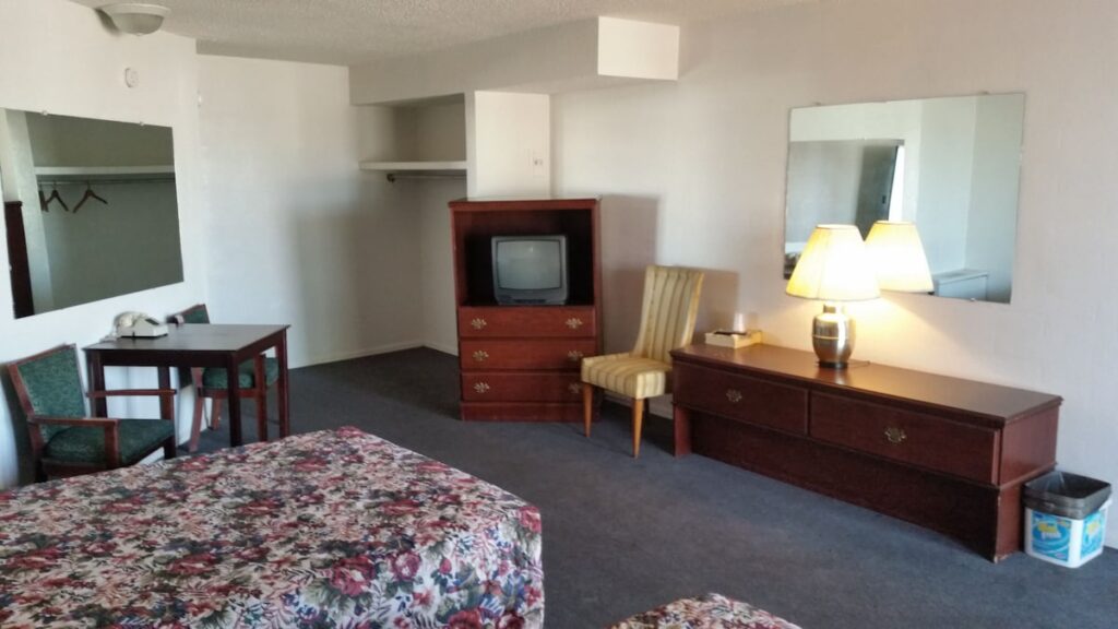 Essex House Motel - Image 3