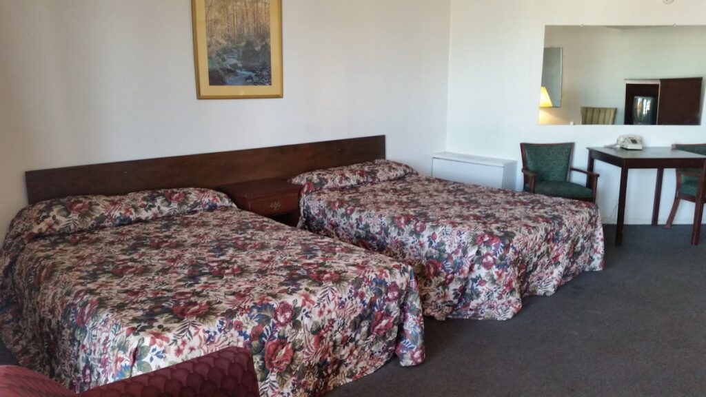 Essex House Motel - Image 4