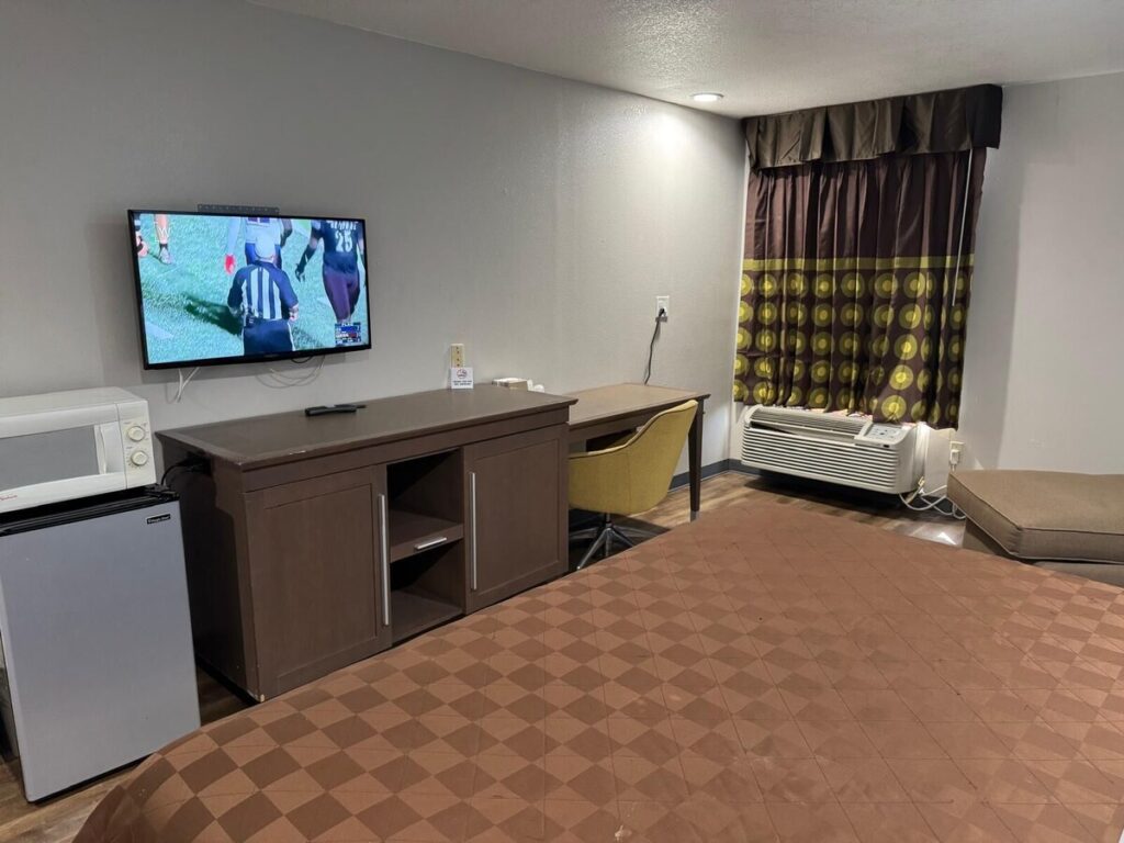 Executive Inn - Image 4