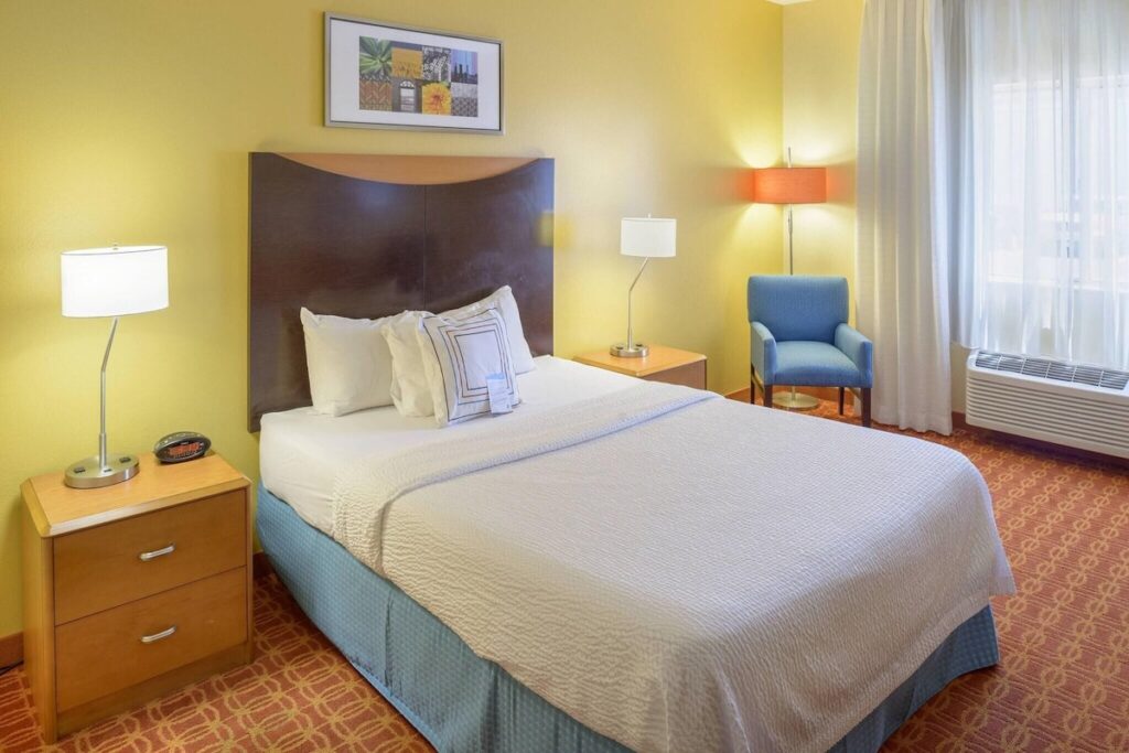 Fairfield Inn & Suites Indianapolis Airport - Image 2