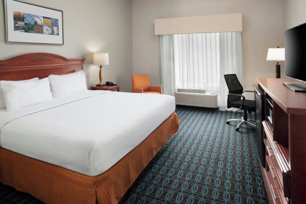 Fairfield Inn & Suites by Marriott Waco North - Image 5