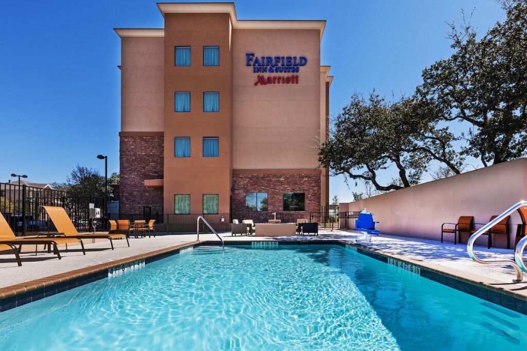Fairfield Inn and Suites by Marriott Austin Northwest/Research Blvd - Image 3