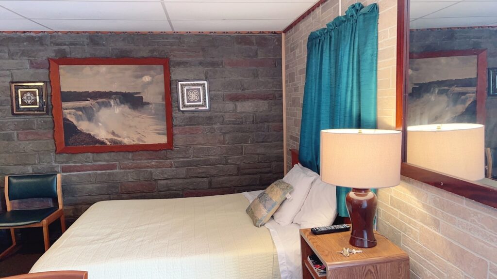 Falls Motel - Image 2