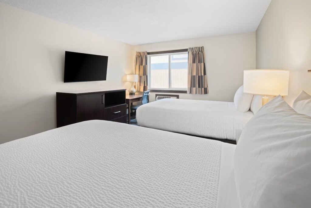 Fargo Inn and Suites - Image 3