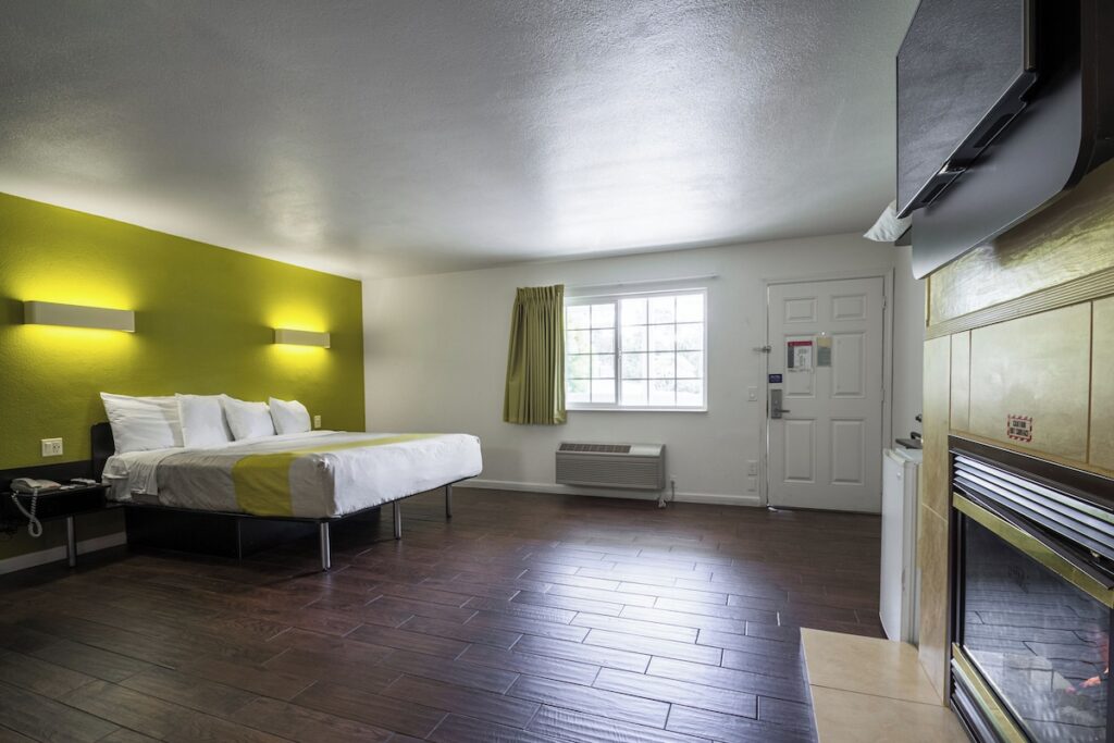 Fisherman's Cove Inn - Image 2