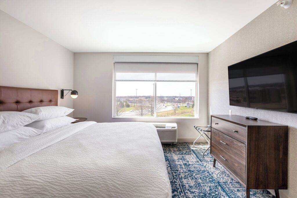 Four Points by Sheraton Elkhart - Image 2