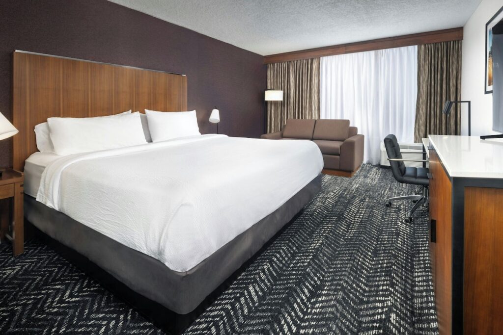 Four Points by Sheraton Kansas City Airport - Image 6