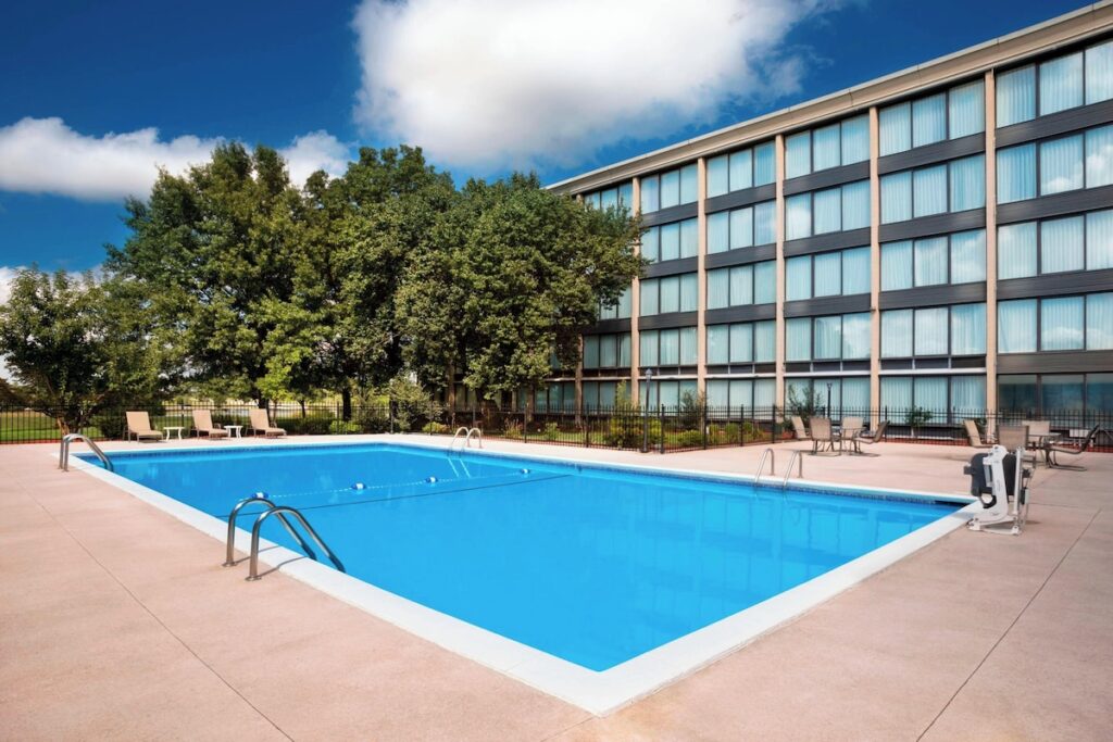 Four Points by Sheraton Kansas City Airport - Image 3