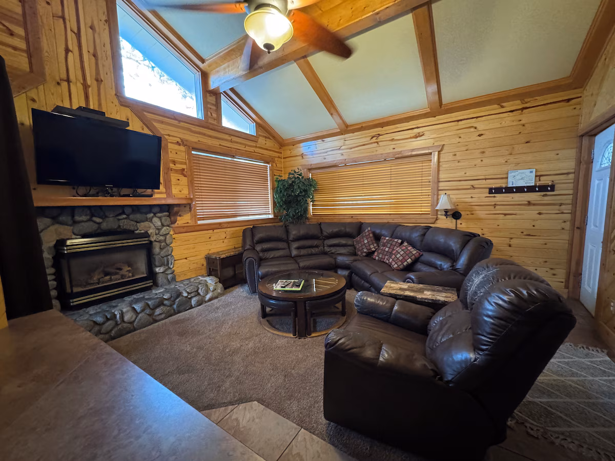 Giant Oaks Lodge - Image 2