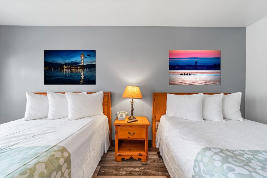 Glass House Inn Erie Near I-90 & I-79 - Image 3