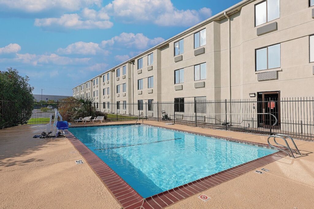 GreenTree Inn - IAH Airport JFK Blvd - Image 3