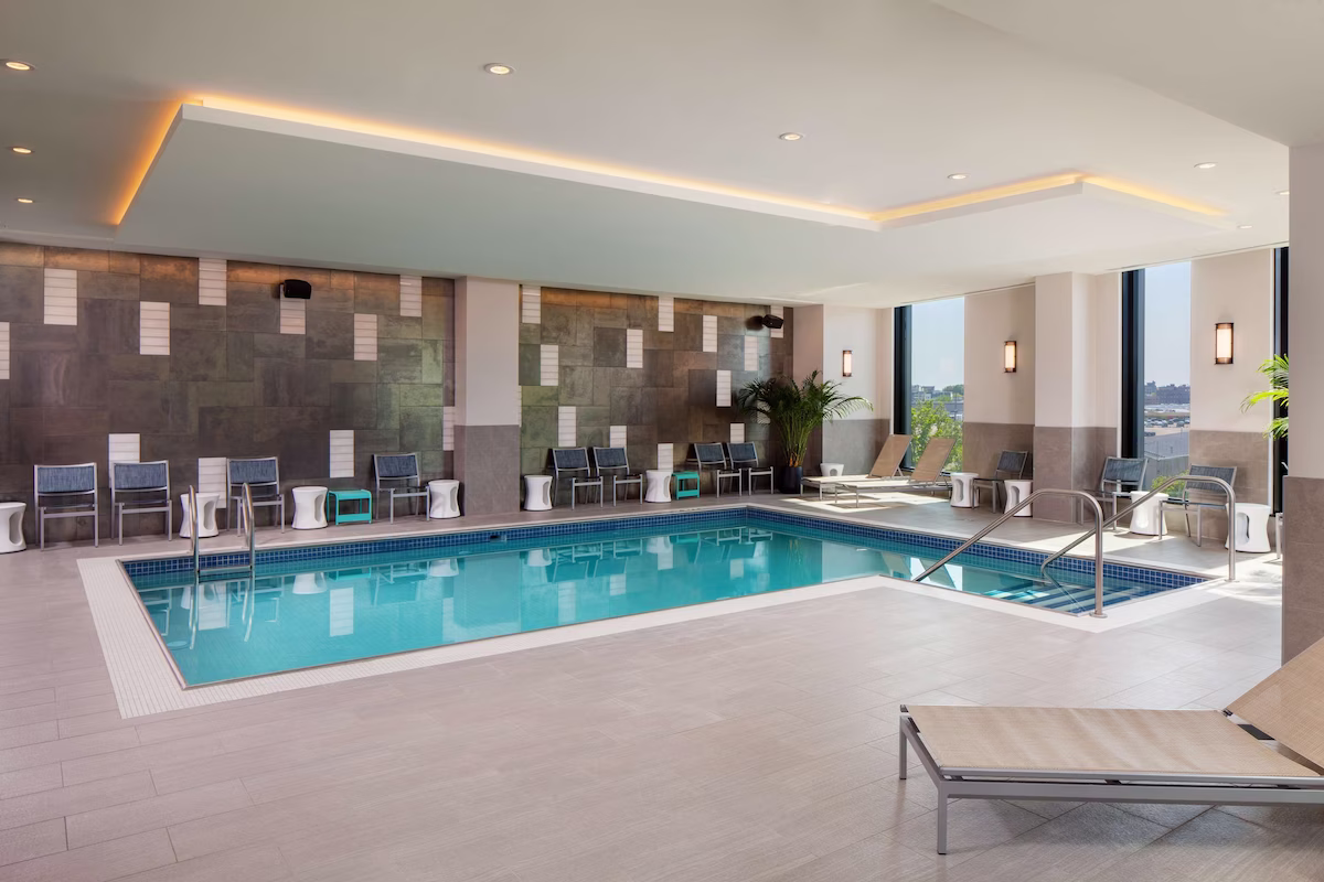 Hampton Inn Boston Seaport District - Image 2