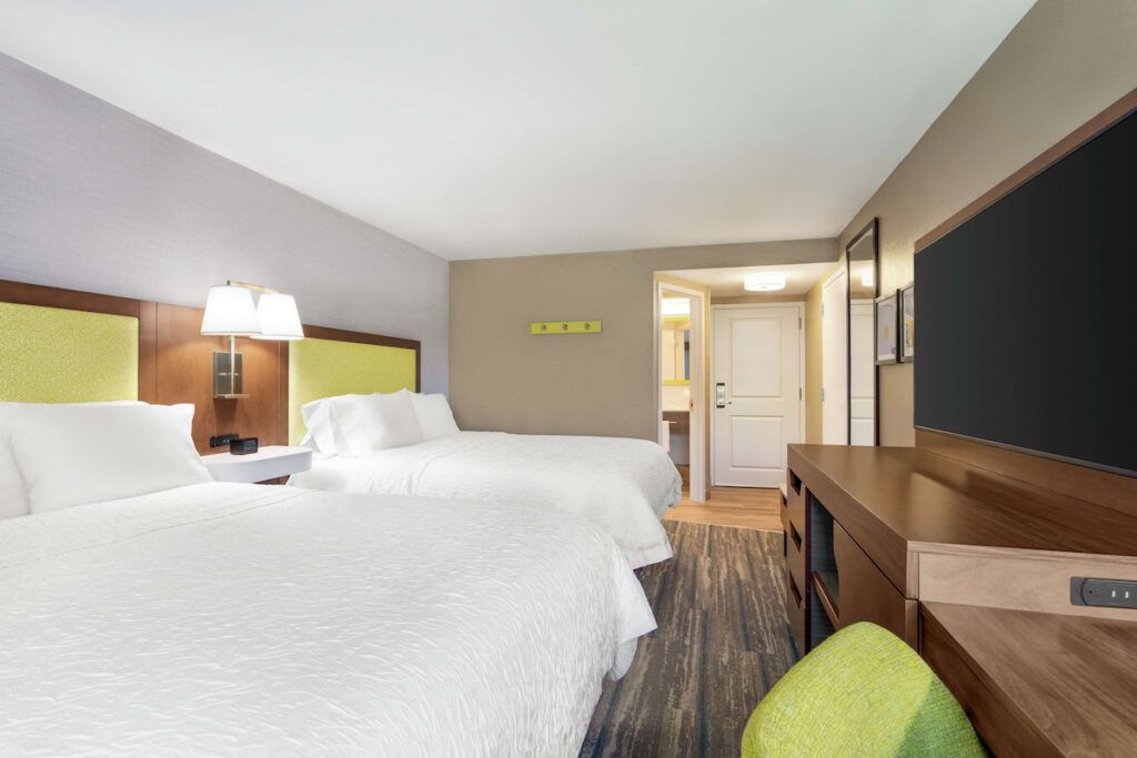 Hampton Inn Milwaukee Brookfield - Image 3