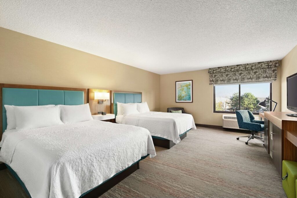 Hampton Inn Portland Airport - Image 3
