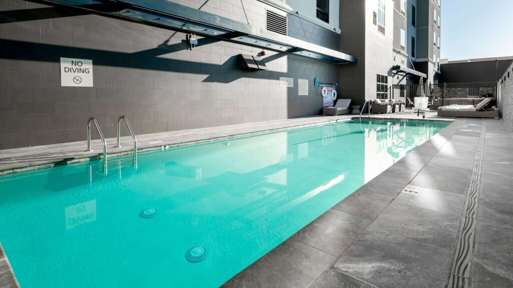 Hampton Inn Riverside Downtown - Image 5