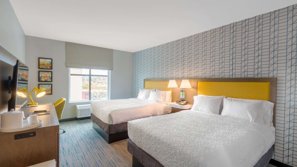 Hampton Inn Riverside Downtown - Image 3