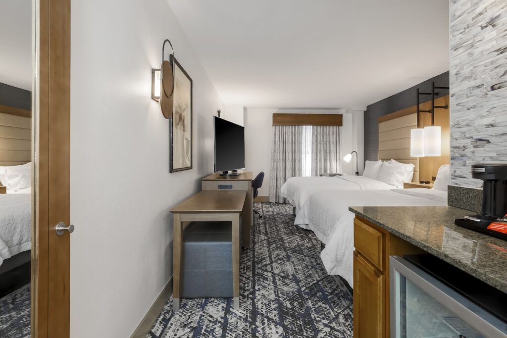 Hampton Inn & Suites Austin - Downtown - Image 5