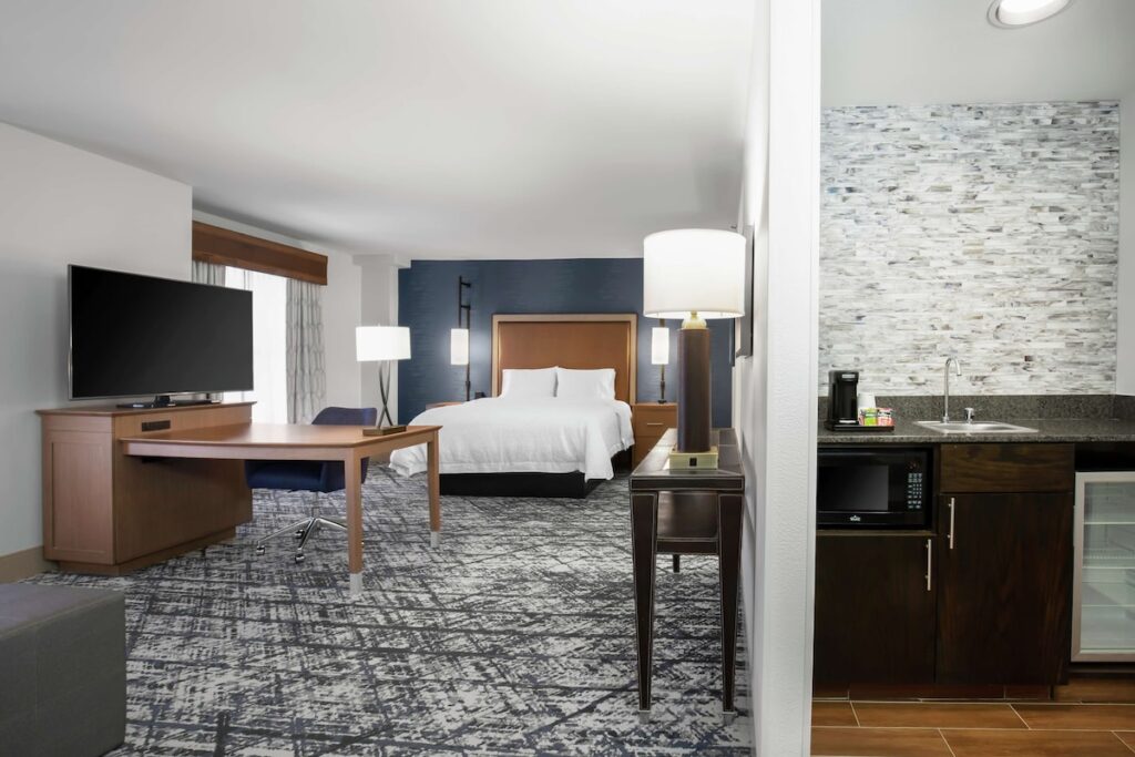 Hampton Inn & Suites Austin - Downtown - Image 6