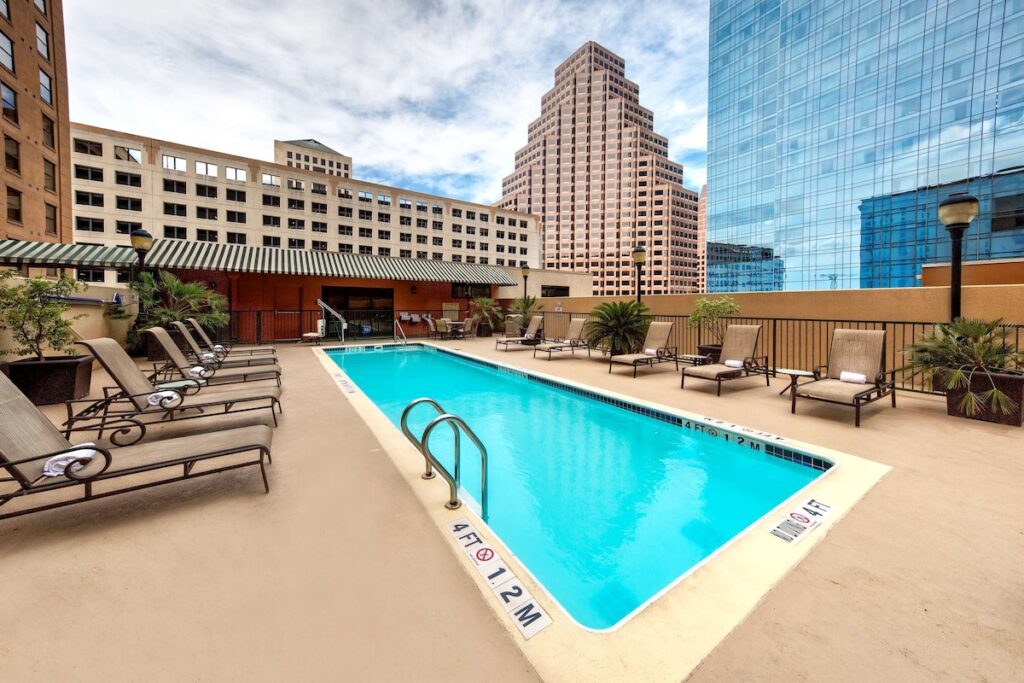 Hampton Inn & Suites Austin - Downtown - Image 3