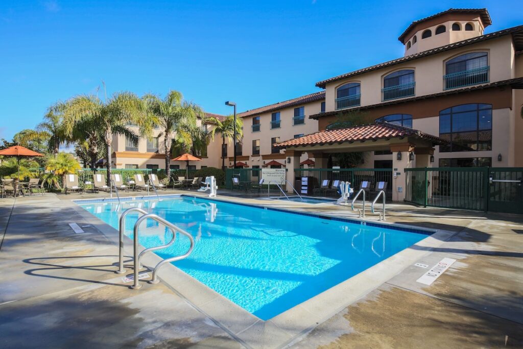 Hampton Inn & Suites Camarillo - Image 3