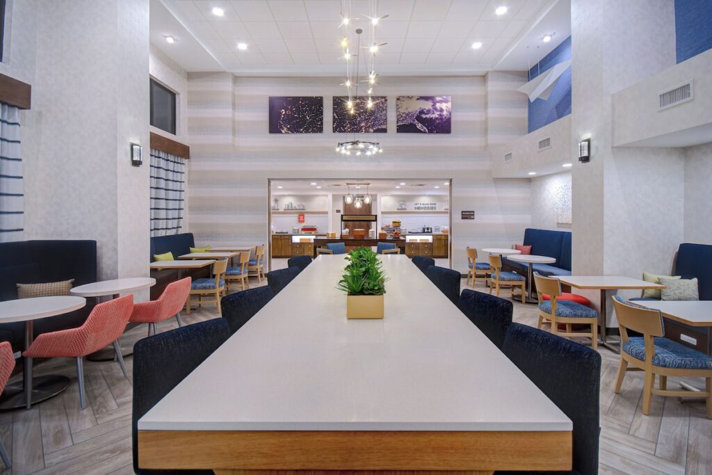 Hampton Inn & Suites Dayton-Vandalia - Image 4